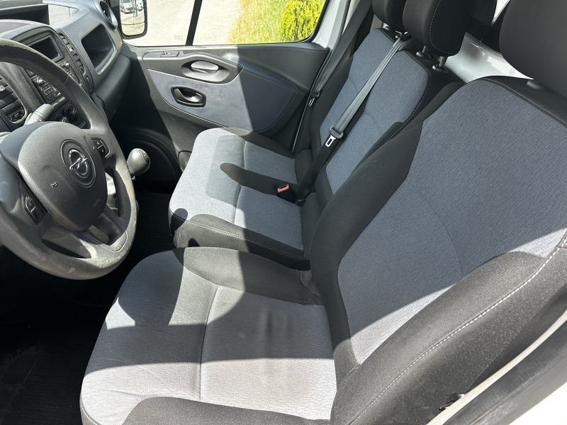 Opel Vivaro, снимка 9 - Бусове и автобуси - 46308381