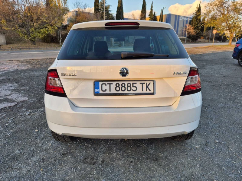 Skoda Fabia 1.0i MPI, снимка 4 - Автомобили и джипове - 48275845