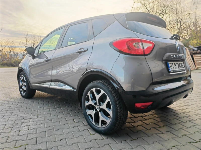 Renault Captur 1.5dciNaviLED, снимка 11 - Автомобили и джипове - 52725744