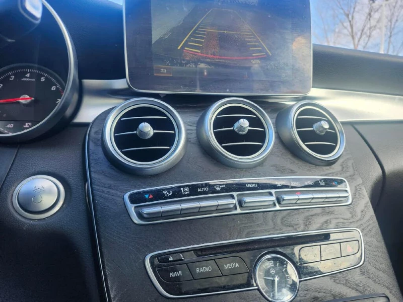 Mercedes-Benz C 300 4MATIC* BURMESTER* AMG* ПАНОРАМА* КАМЕРА* КЕЙЛЕС, снимка 9 - Автомобили и джипове - 53498238