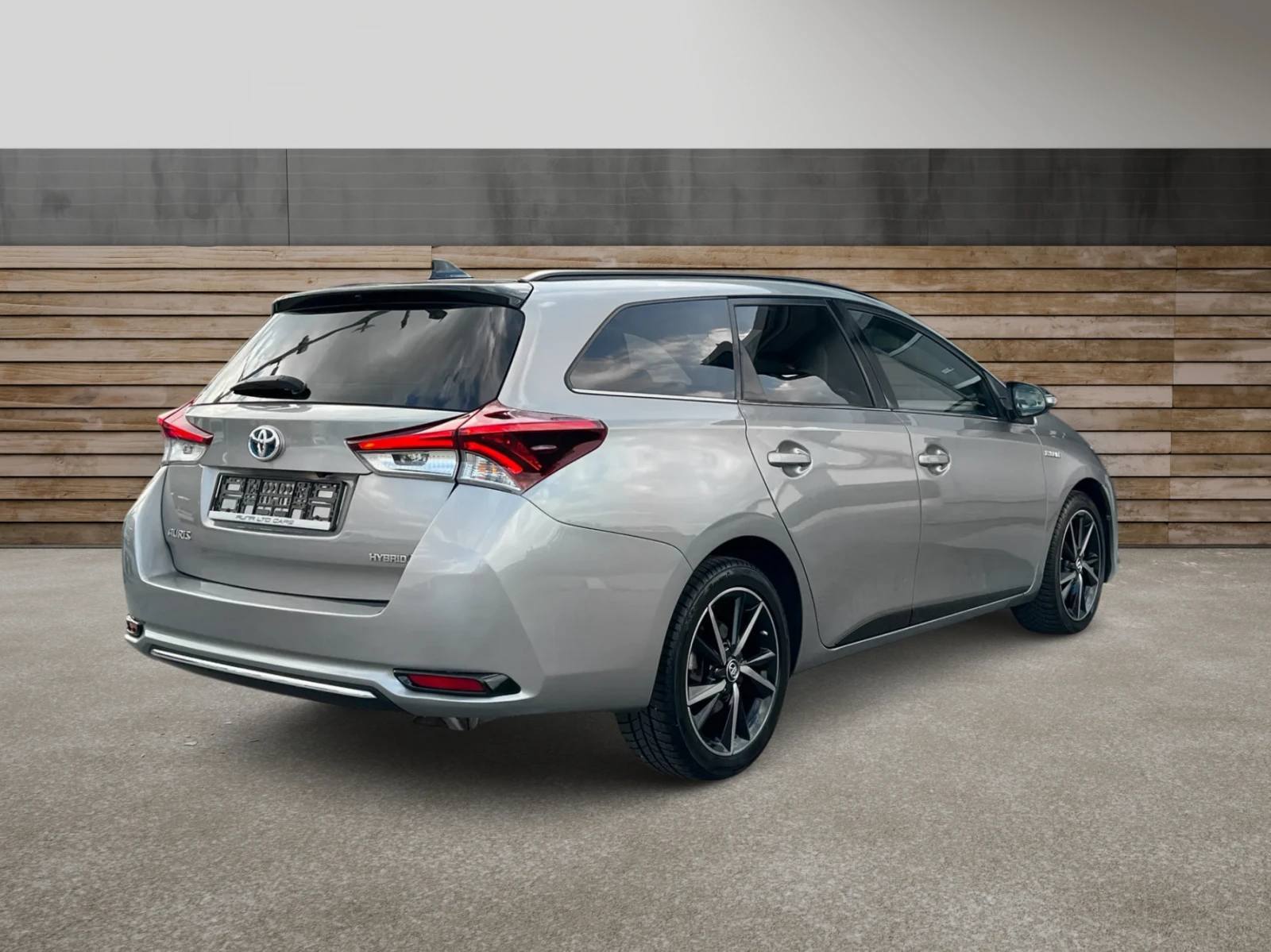 Toyota Auris Hybrd LUNA Уникално запазен - изображение 6