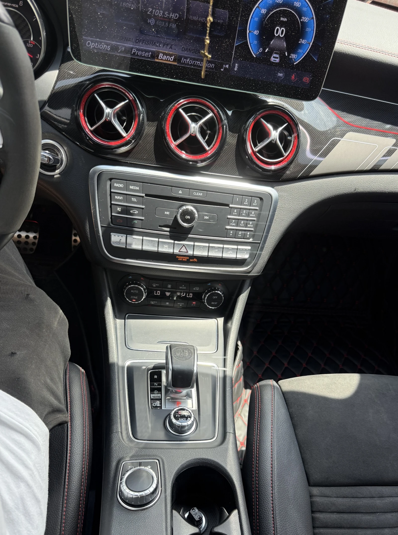 Mercedes-Benz CLA 45 AMG * ЦЕНА ДО БЪЛГАРИЯ * (CARFAX) - изображение 9