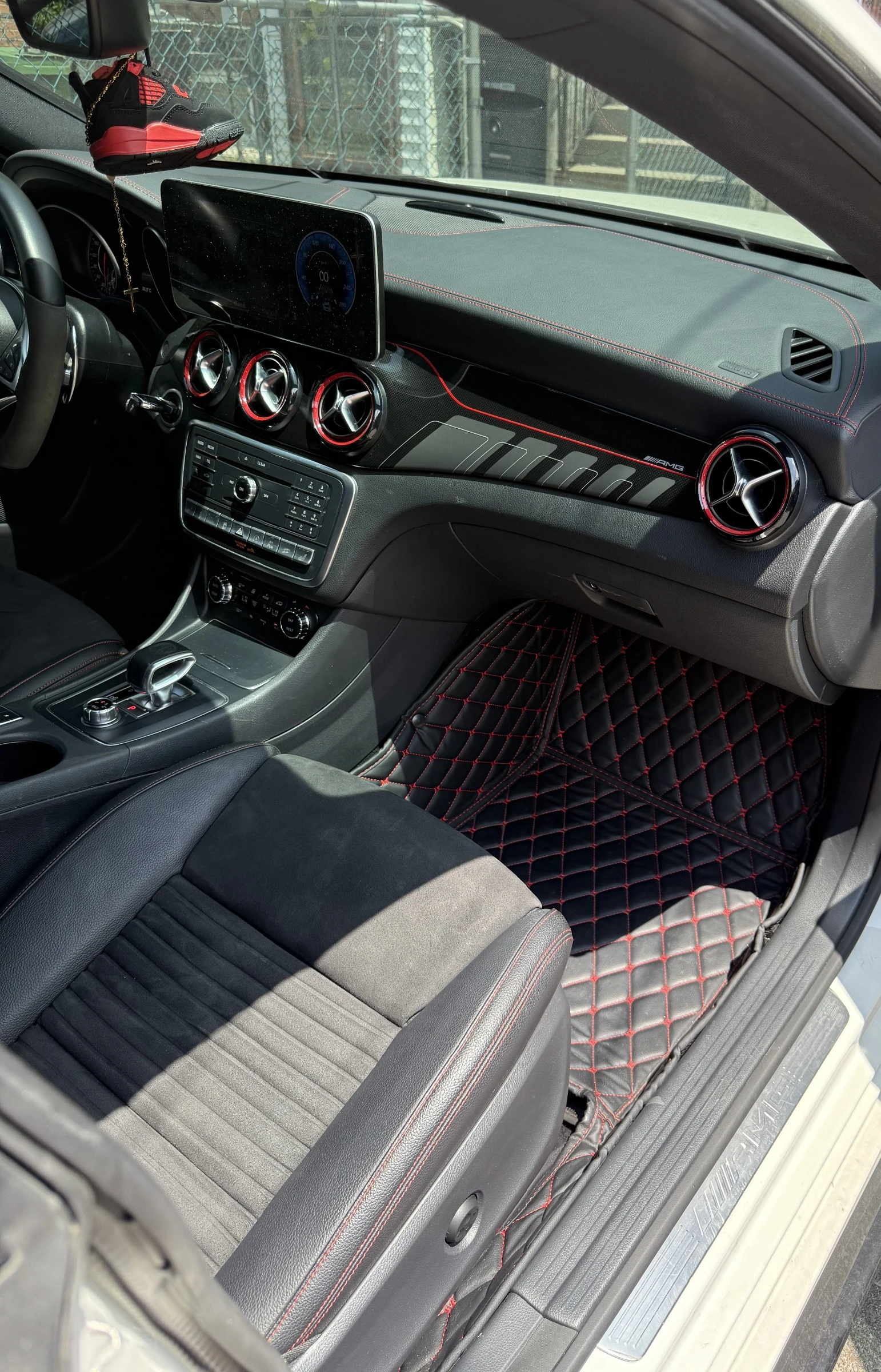 Mercedes-Benz CLA 45 AMG * ЦЕНА ДО БЪЛГАРИЯ * (CARFAX) - изображение 7