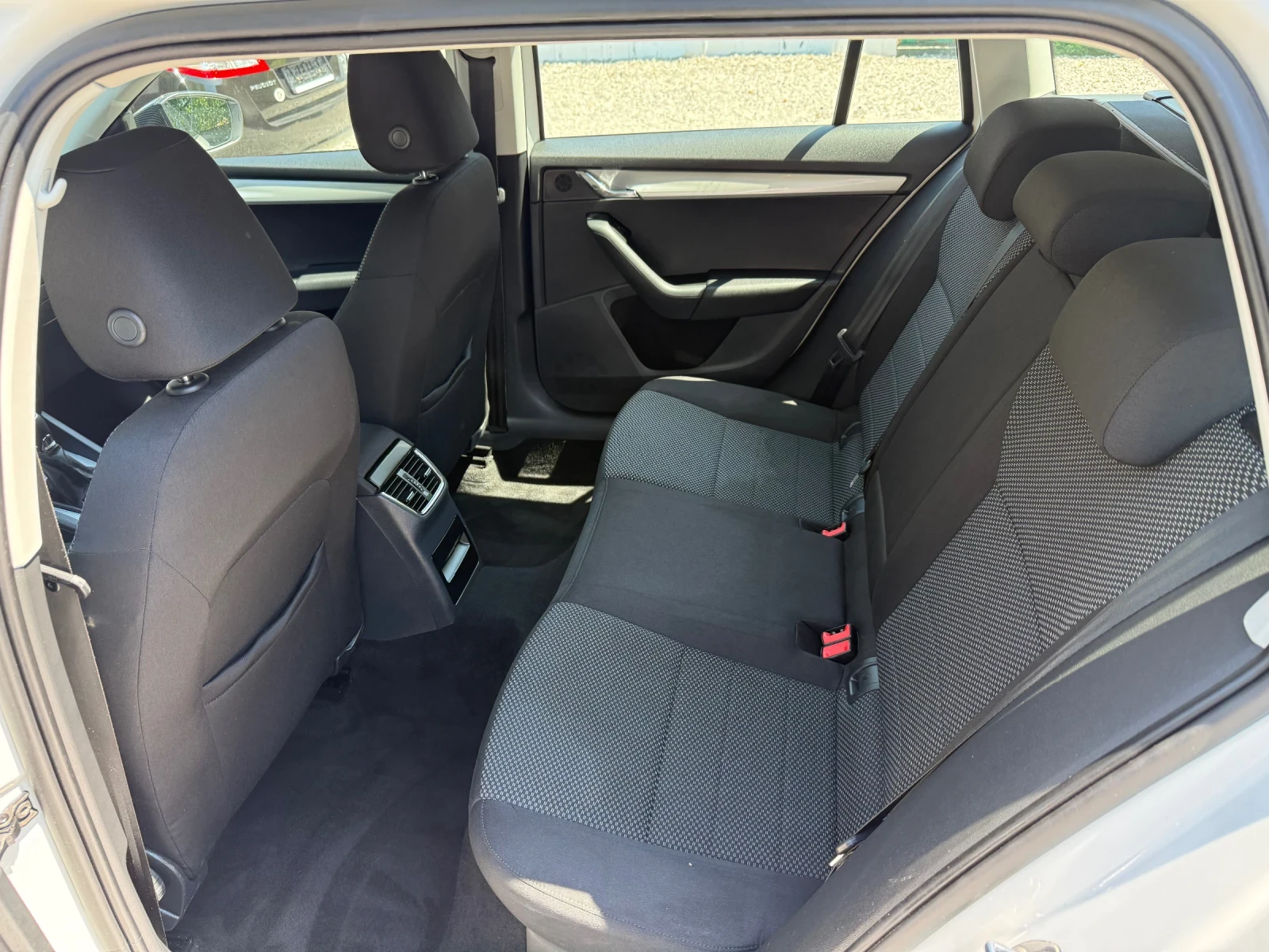 Skoda Octavia 1.6TDI Ambition 110к.с. - СУПЕР СЪСТОЯНИЕ! - изображение 9