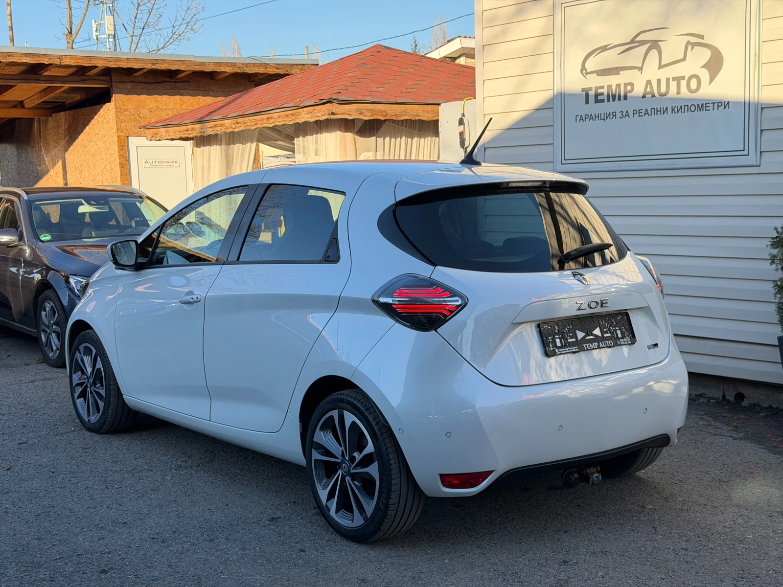 Renault Zoe 52kWh/136k.c* СЕРВИЗНА КНИЖКА С ПЪЛНА ИСТОРИЯ  - изображение 6
