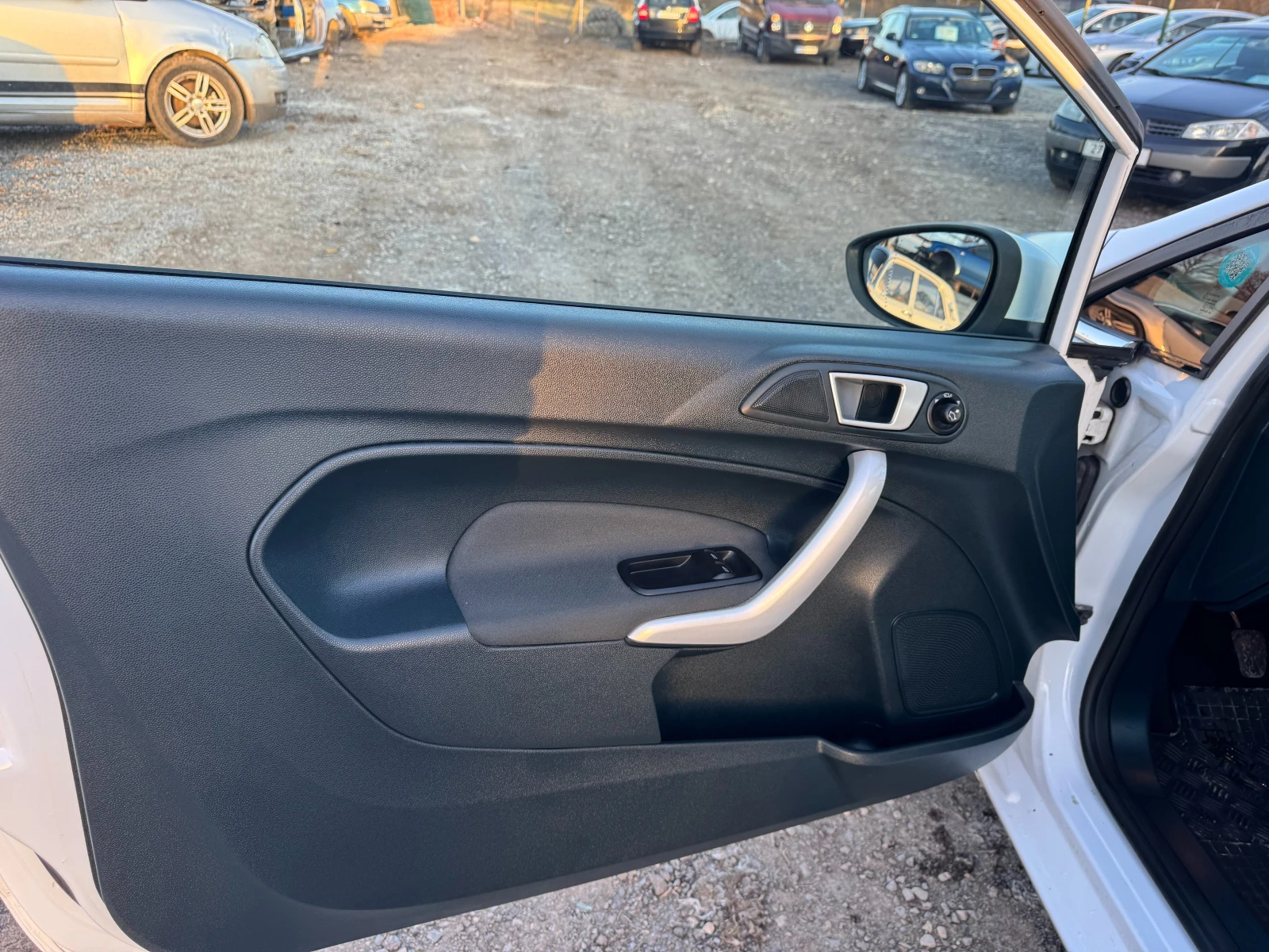 Ford Fiesta 1.6 tdci, снимка 10 - Автомобили и джипове - 53829892