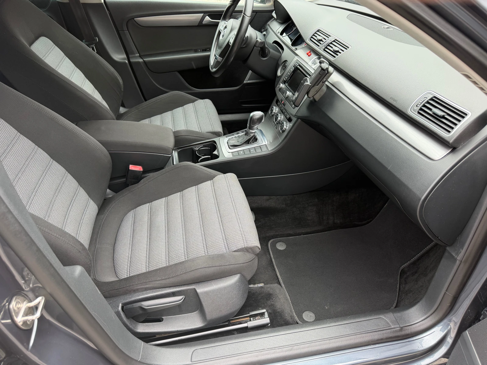 VW Passat 2.0TDI HIGHLINE ITALY ТОП СЪСТОЯНИЕ! , снимка 10 - Автомобили и джипове - 54087957