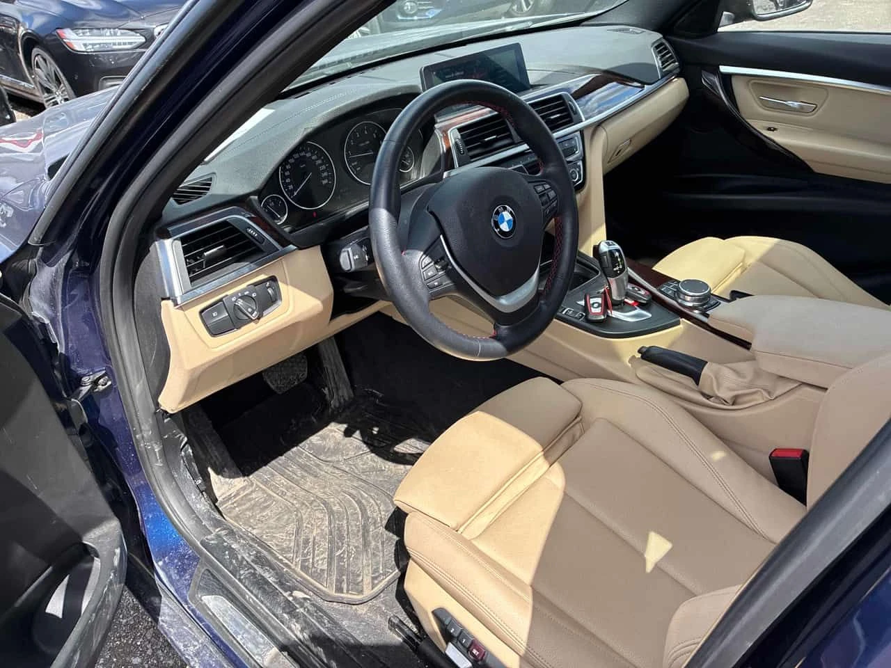 BMW 330  xDrive /CARFAX/2 ЧИФТА ГУМИ , снимка 5 - Автомобили и джипове - 54540025