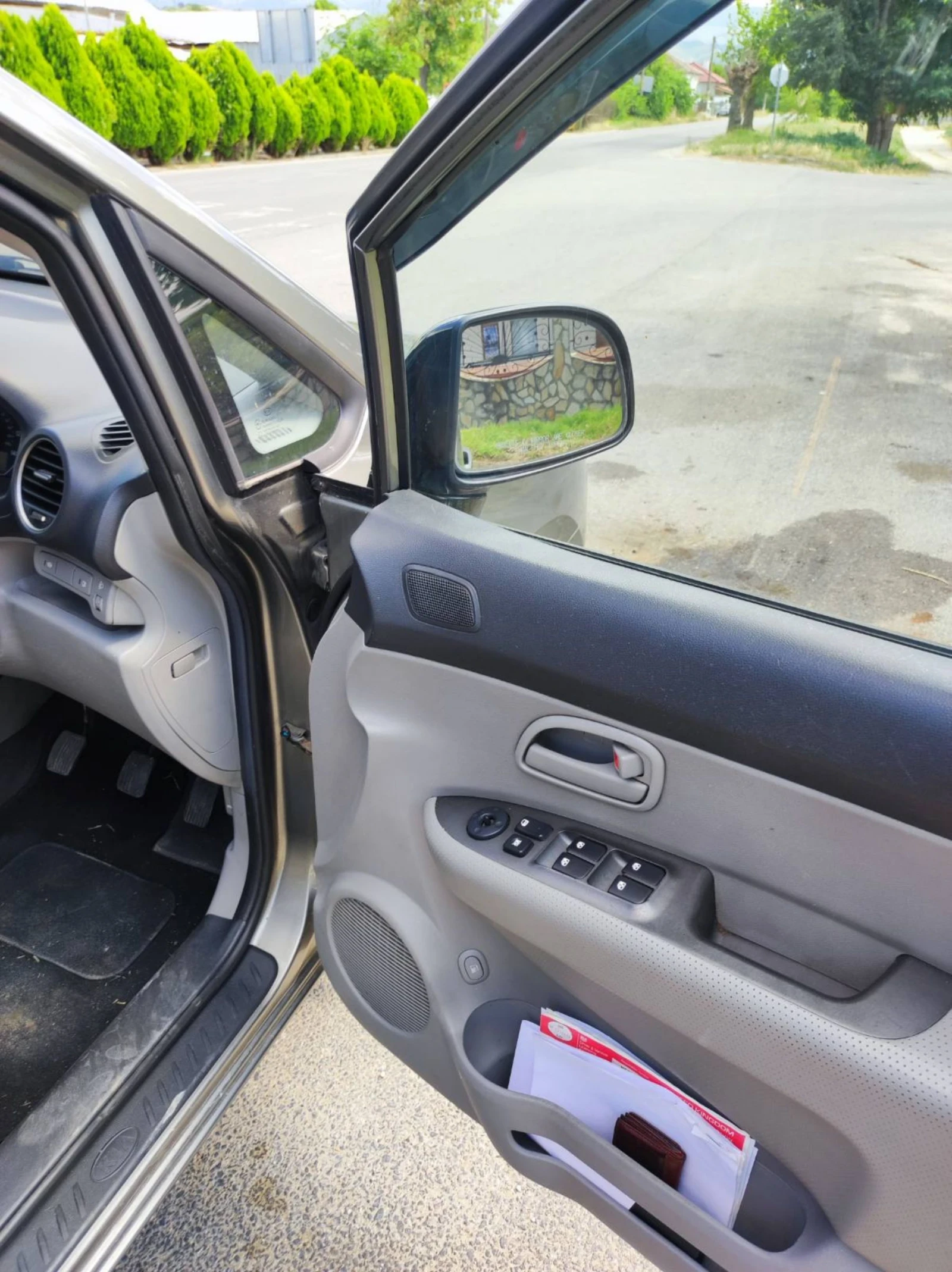 Kia Carens ///BENZIN / 2.0 / 144к.с., снимка 5 - Автомобили и джипове - 54653691