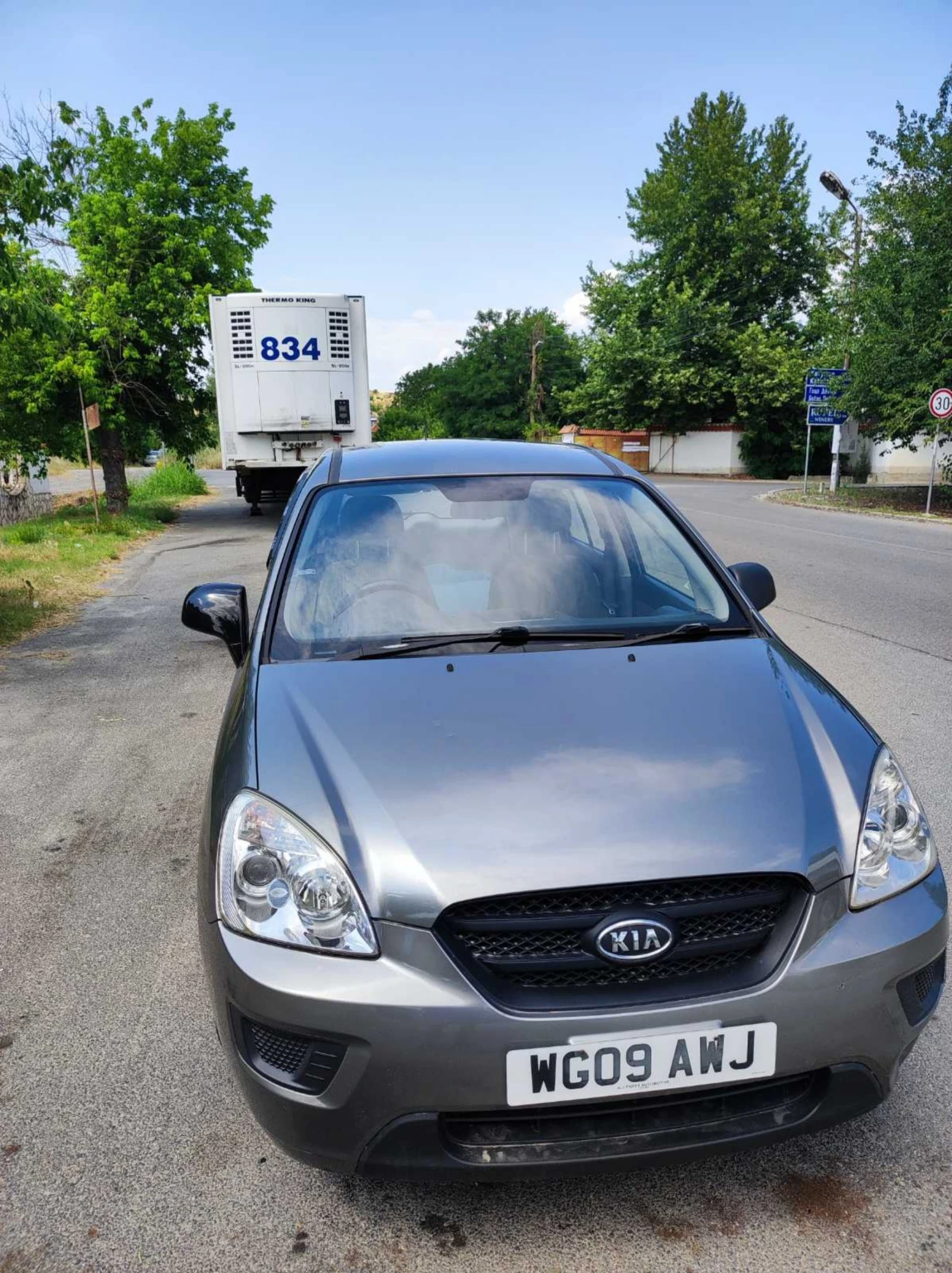 Kia Carens ///BENZIN / 2.0 / 144к.с., снимка 3 - Автомобили и джипове - 54653691