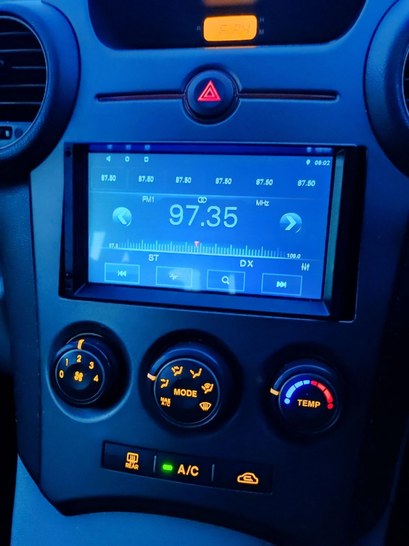 Kia Carens ///BENZIN / 2.0 / 144к.с., снимка 8 - Автомобили и джипове - 54653691