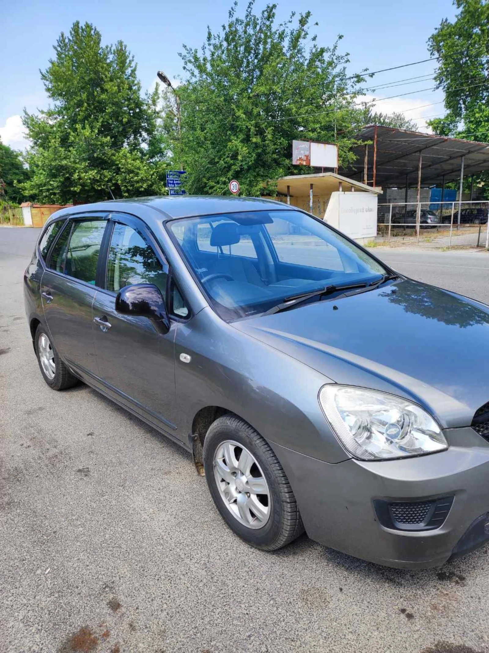 Kia Carens ///BENZIN / 2.0 / 144к.с., снимка 2 - Автомобили и джипове - 54653691
