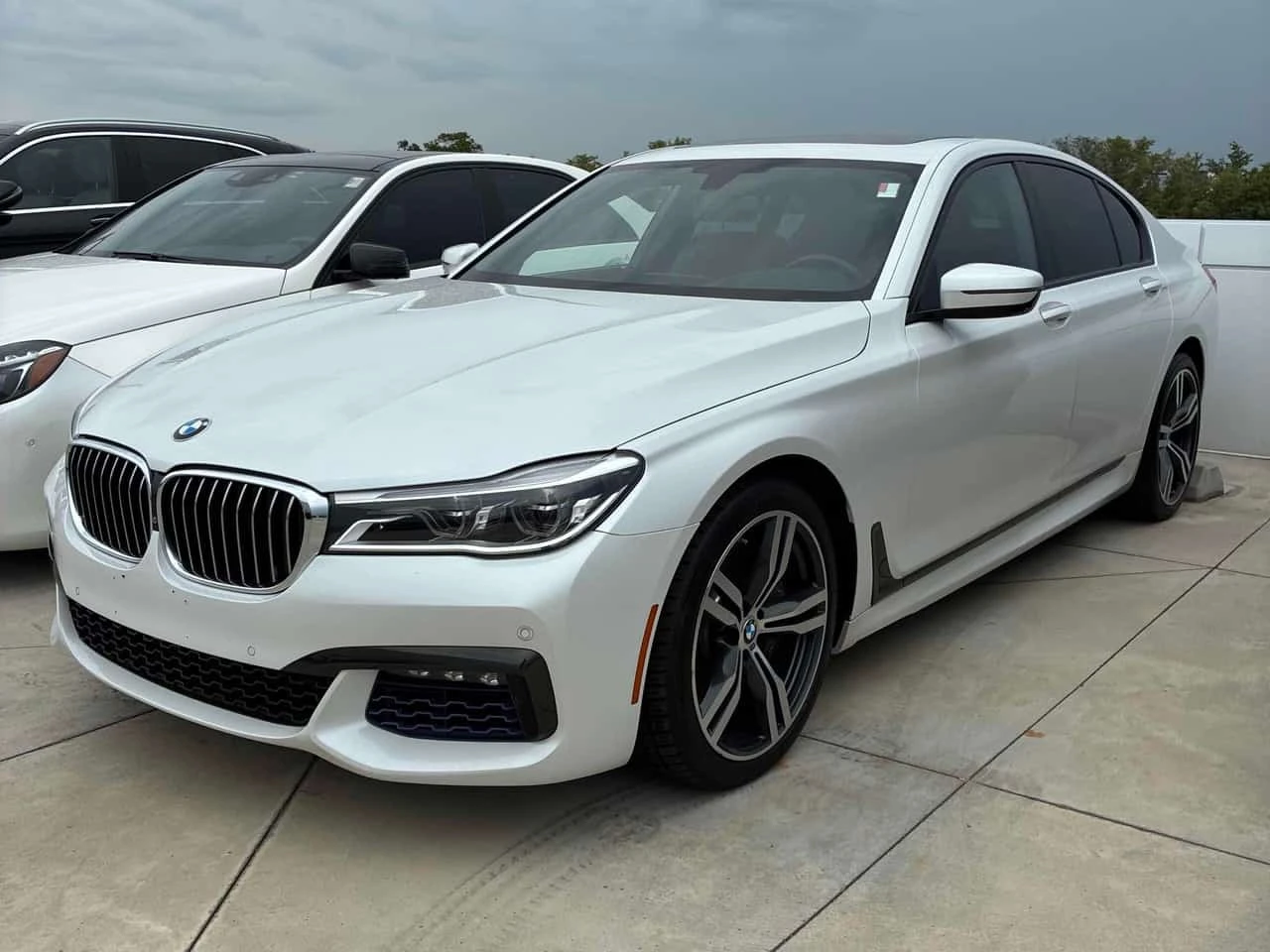 BMW 750 * 750i xDrive * CARFAX * БЕЗ ПЪРВОНАЧАЛНА ВНОСКА, снимка 2 - Автомобили и джипове - 55783053