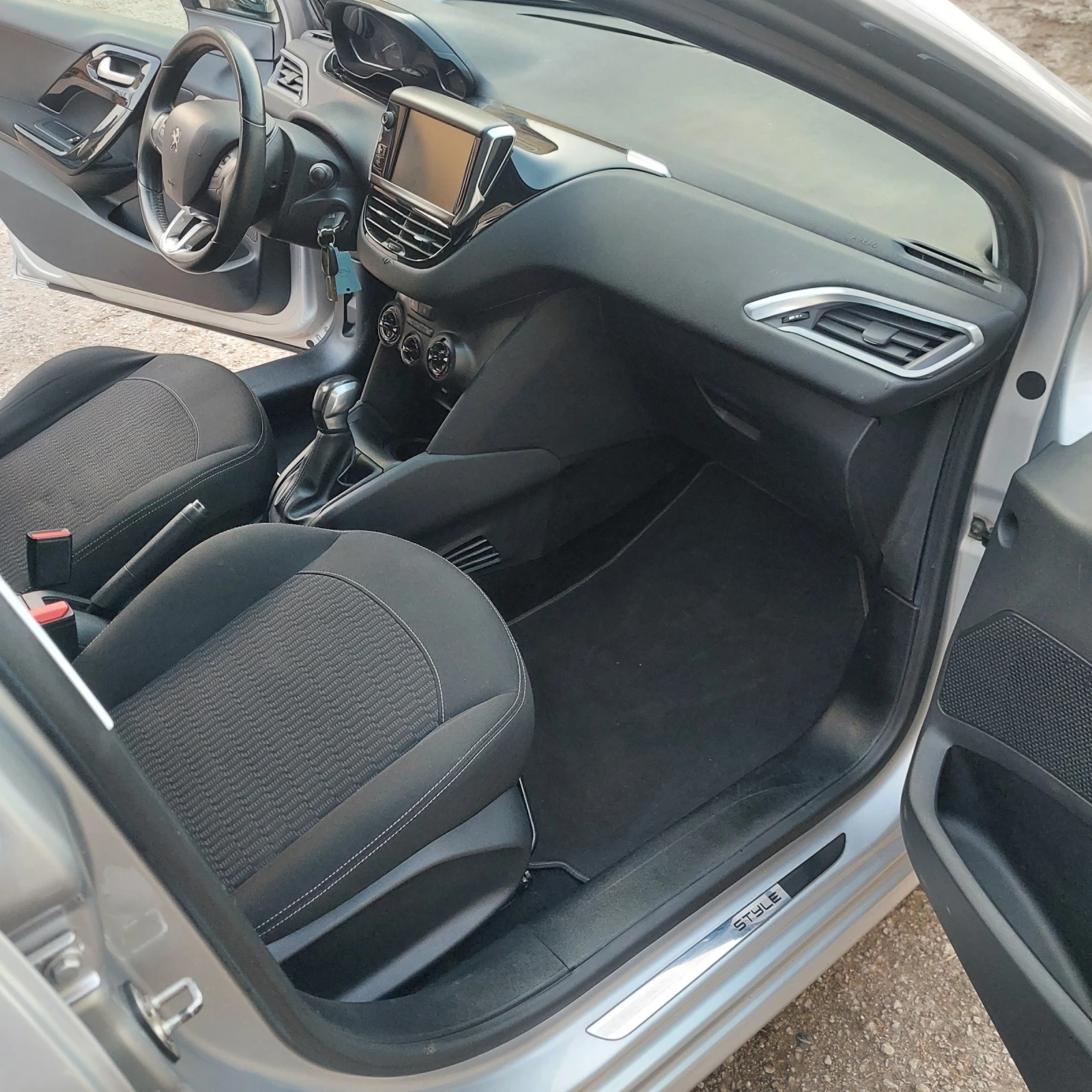 Peugeot 208 1.6 BLUE HDI NAVI | Mobile.bg � ����������� 11