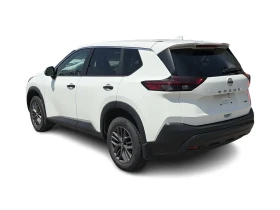 Nissan Rogue S AWD finished in Glacier White on Graphite cloth , снимка 9