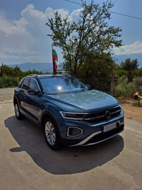Обява за продажба на VW T-Roc 1.5 R-line ~47 600 лв. - изображение 1