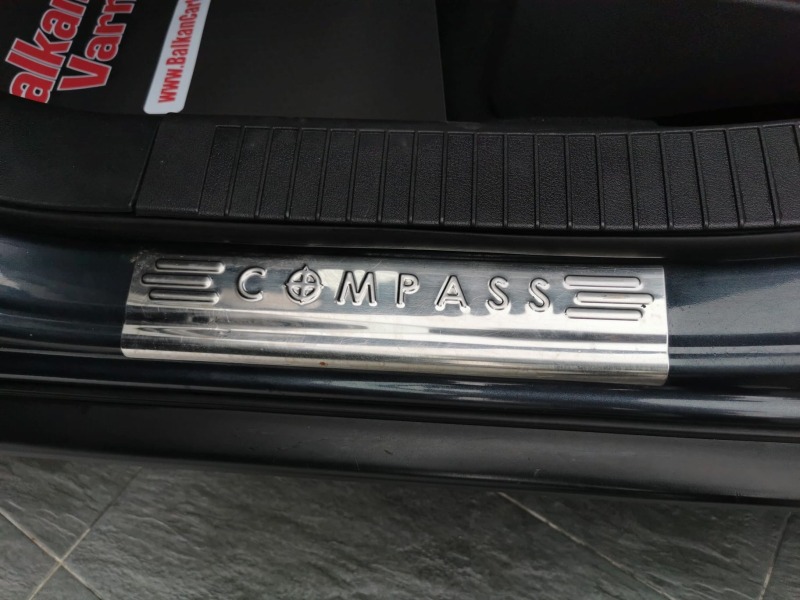 Jeep Compass 2.0 CRDI 4X4, снимка 11 - Автомобили и джипове - 45792119