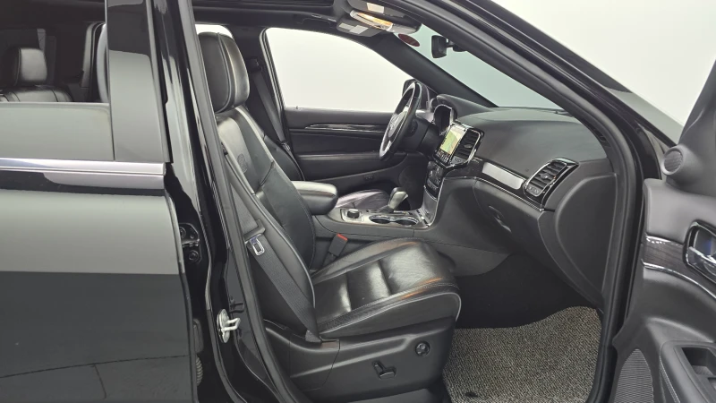 Jeep Grand cherokee 3.6 OVERLAND autogeorge.com, снимка 10 - Автомобили и джипове - 53084231