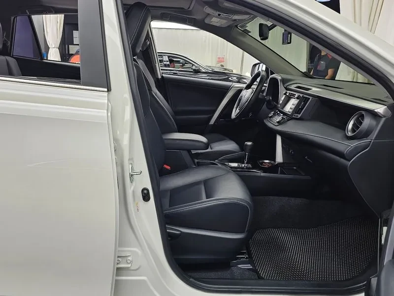 Toyota Rav4 2.5 4Wd Hybrid, снимка 11 - Автомобили и джипове - 55748629