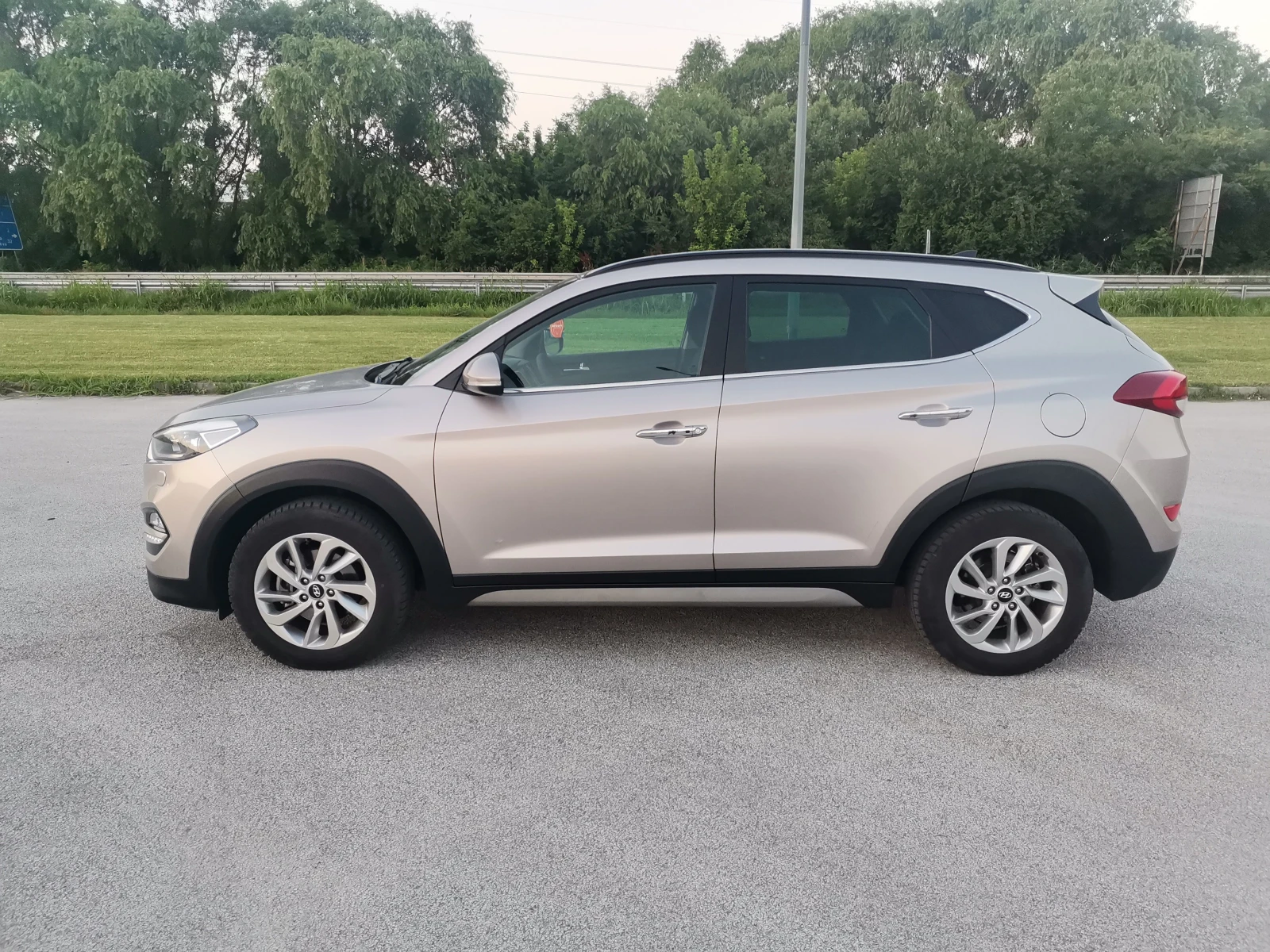 Hyundai Tucson  Xennon/Ст.Таван/, снимка 2 - Автомобили и джипове - 55092218