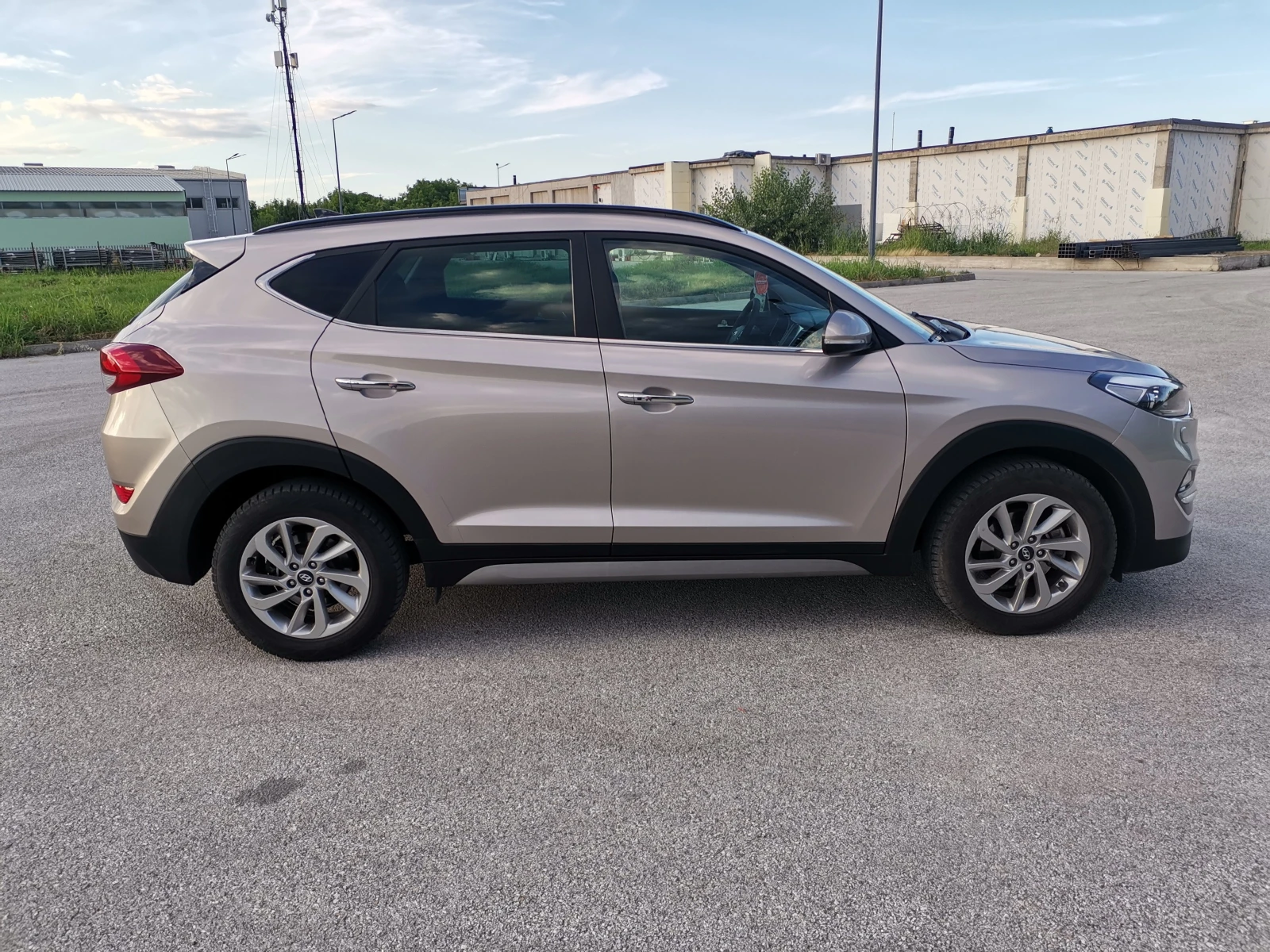 Hyundai Tucson  Xennon/Ст.Таван/, снимка 6 - Автомобили и джипове - 55092218