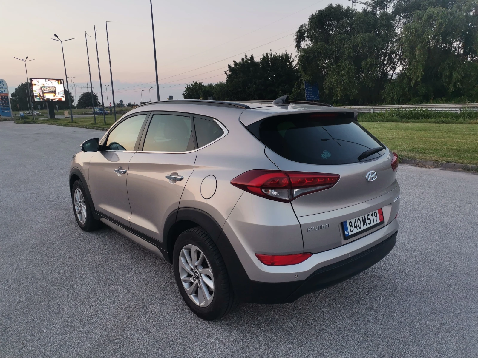 Hyundai Tucson  Xennon/Ст.Таван/, снимка 3 - Автомобили и джипове - 55092218