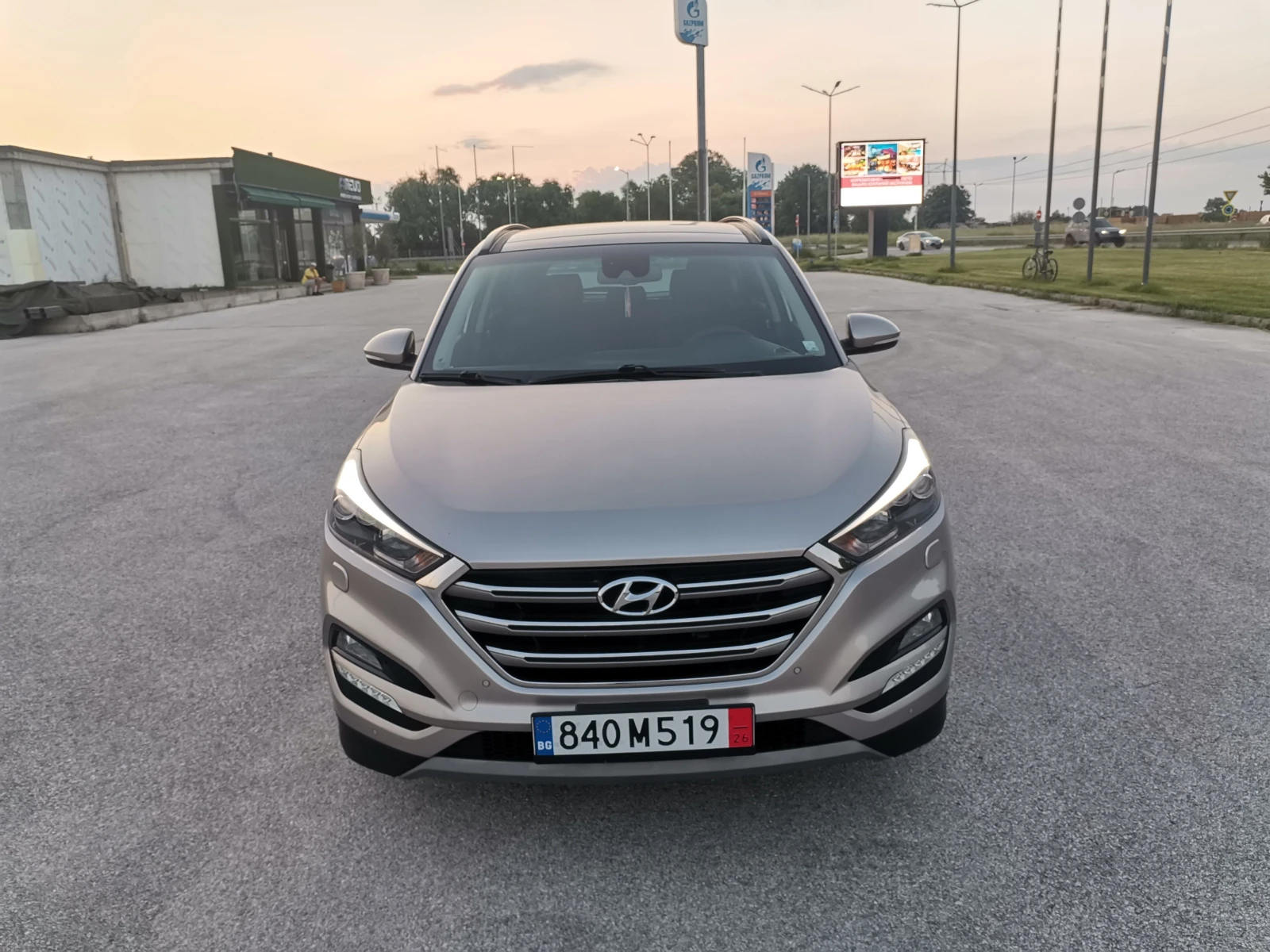 Hyundai Tucson  Xennon/Ст.Таван/, снимка 8 - Автомобили и джипове - 55092218