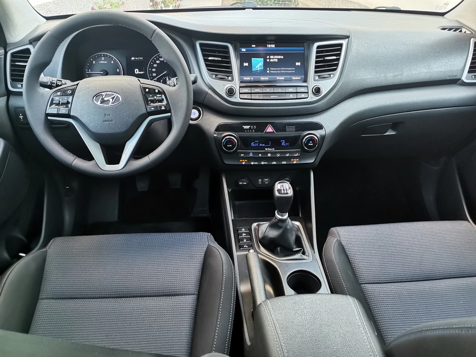 Hyundai Tucson  Xennon/Ст.Таван/, снимка 13 - Автомобили и джипове - 55092218