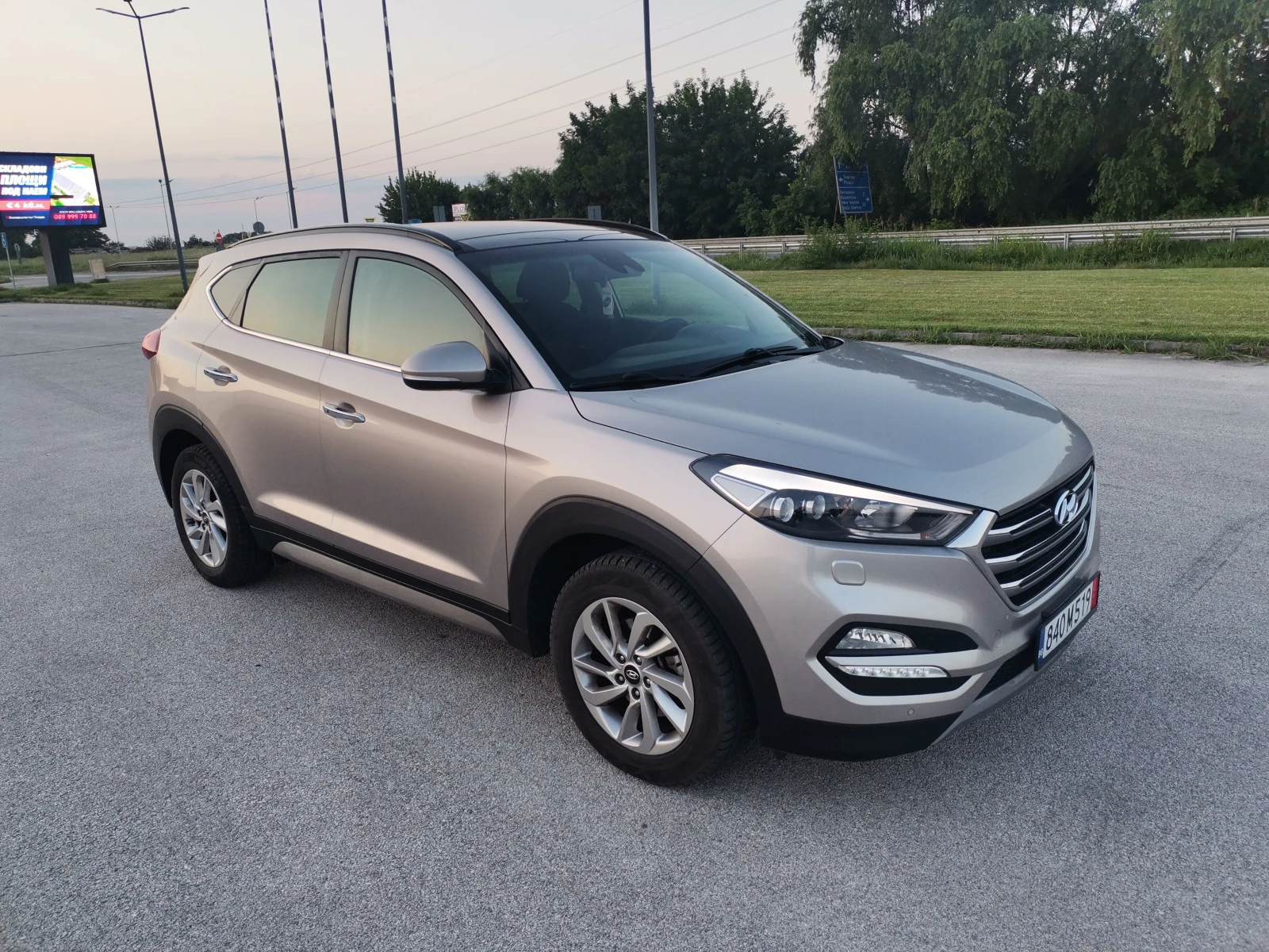 Hyundai Tucson  Xennon/Ст.Таван/, снимка 7 - Автомобили и джипове - 55092218