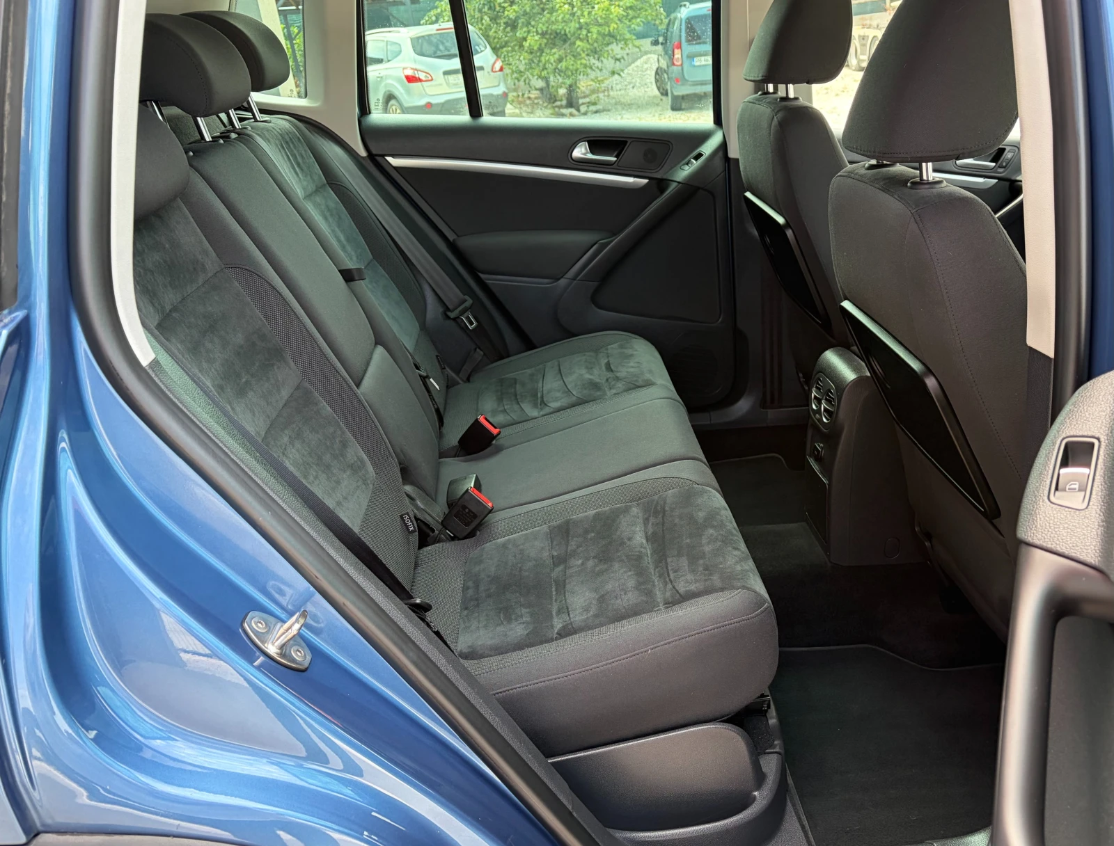 VW Tiguan 2.0 TDI 4Motion, снимка 11 - Автомобили и джипове - 55429925