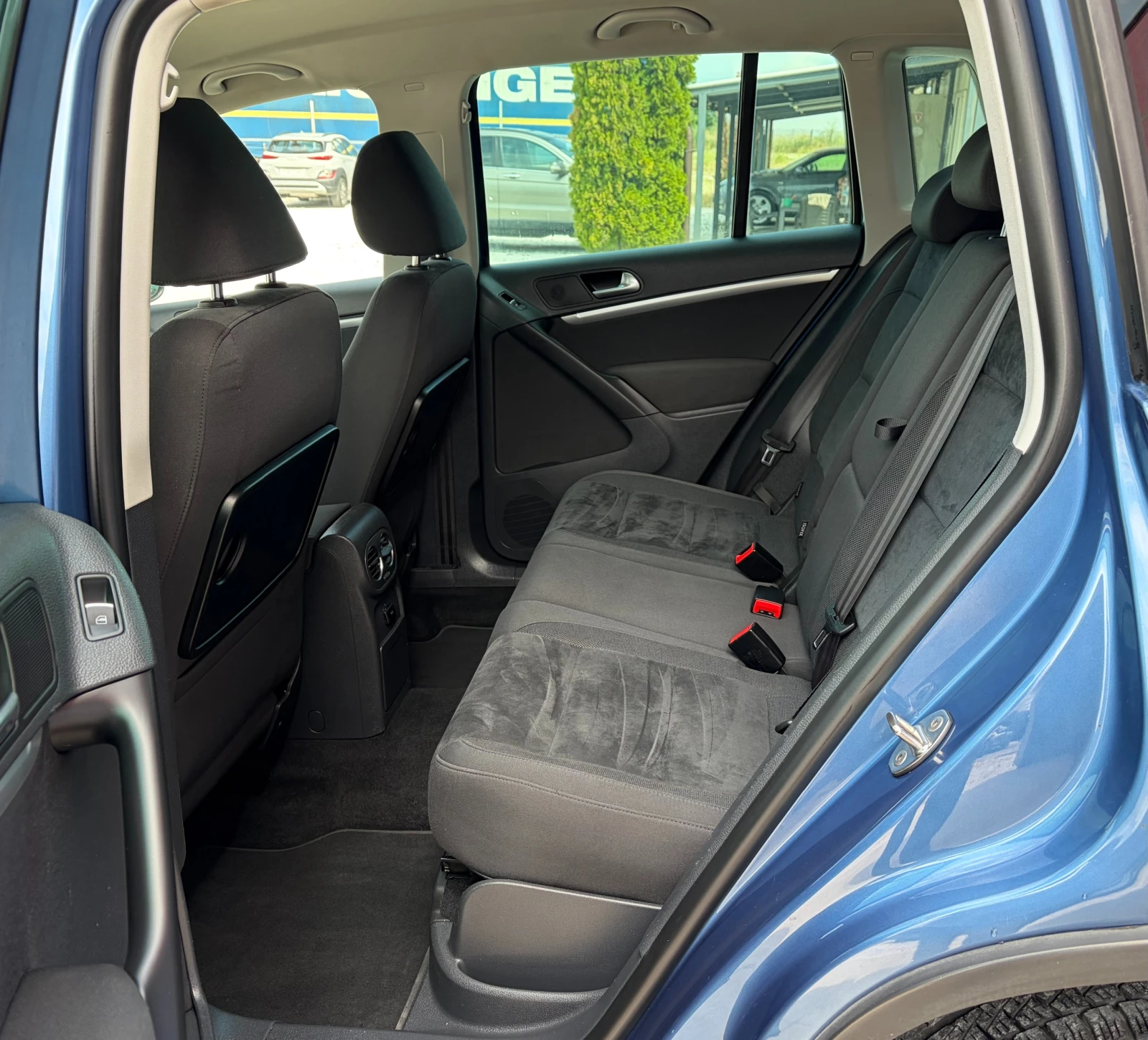 VW Tiguan 2.0 TDI 4Motion, снимка 9 - Автомобили и джипове - 55429925