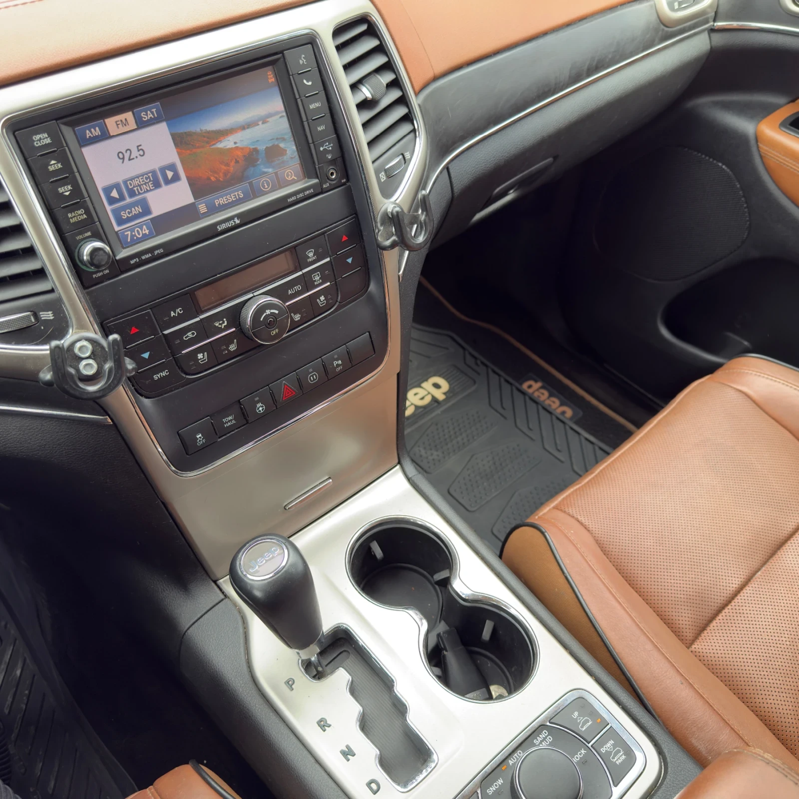 Jeep Grand cherokee 5.7i HEMI * DISTRONIC* * PANORAMA* , снимка 17 - Автомобили и джипове - 56233551