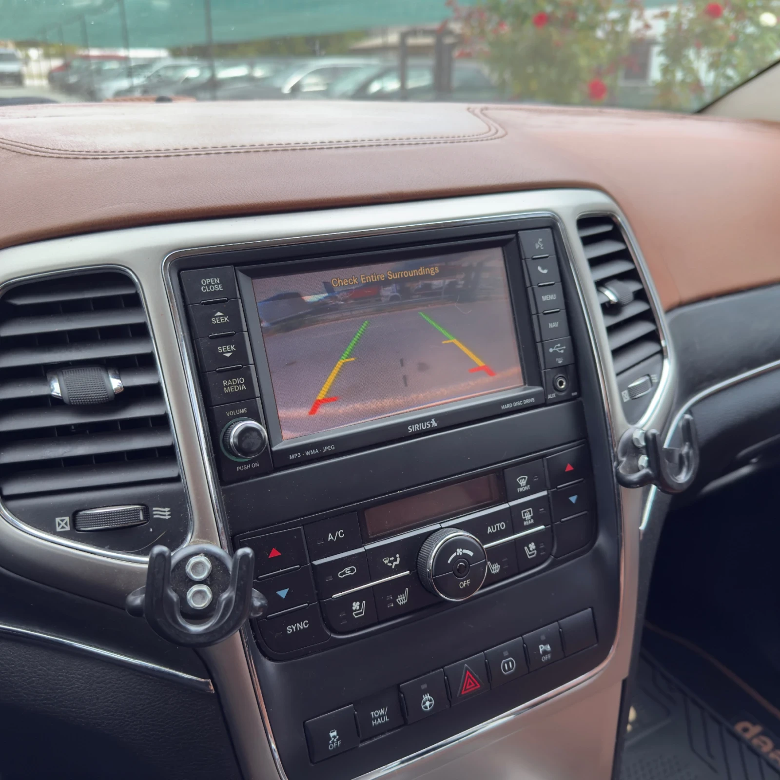 Jeep Grand cherokee 5.7i HEMI * DISTRONIC* * PANORAMA* , снимка 16 - Автомобили и джипове - 56233551
