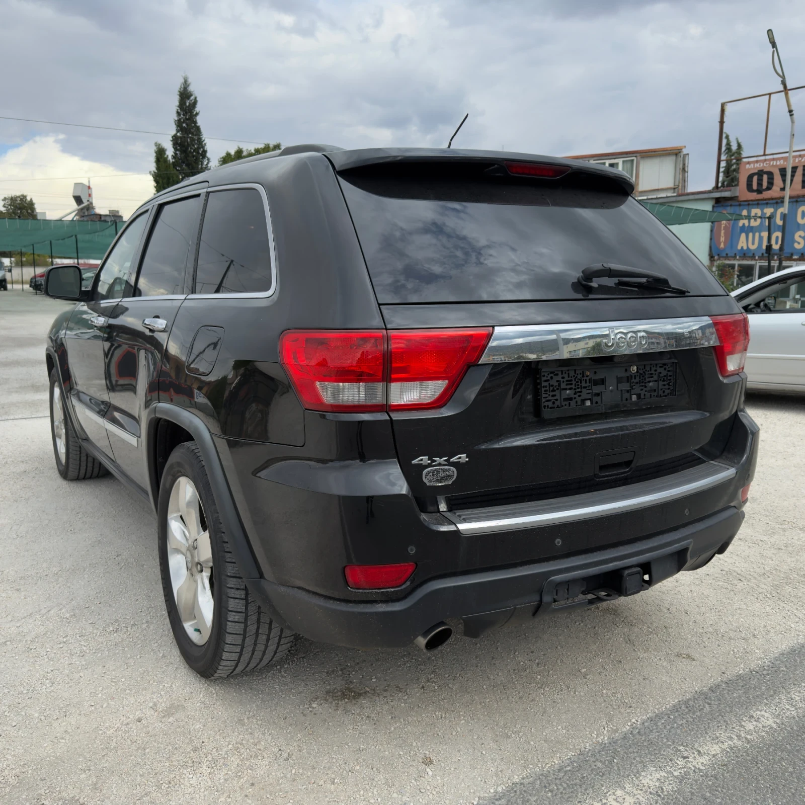 Jeep Grand cherokee 5.7i HEMI * DISTRONIC* * PANORAMA* , снимка 4 - Автомобили и джипове - 56233551