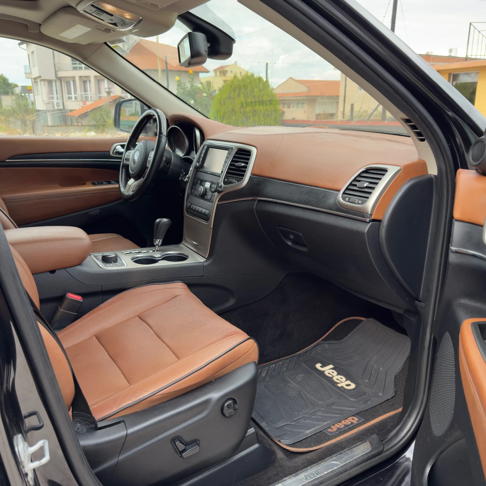 Jeep Grand cherokee 5.7i HEMI * DISTRONIC* * PANORAMA* , снимка 12 - Автомобили и джипове - 56233551