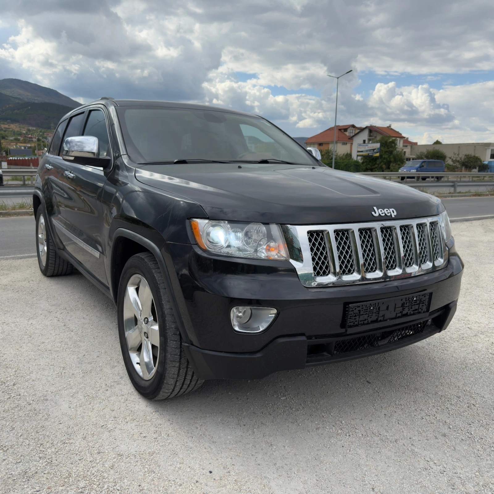 Jeep Grand cherokee 5.7i HEMI * DISTRONIC* * PANORAMA* , снимка 3 - Автомобили и джипове - 56233551