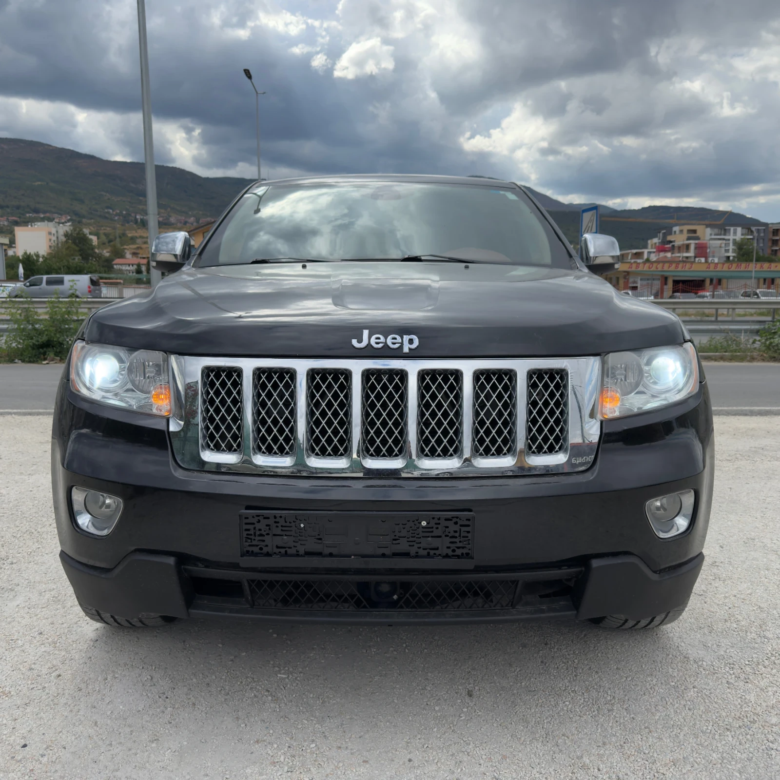 Jeep Grand cherokee 5.7i HEMI * DISTRONIC* * PANORAMA* , снимка 2 - Автомобили и джипове - 56233551