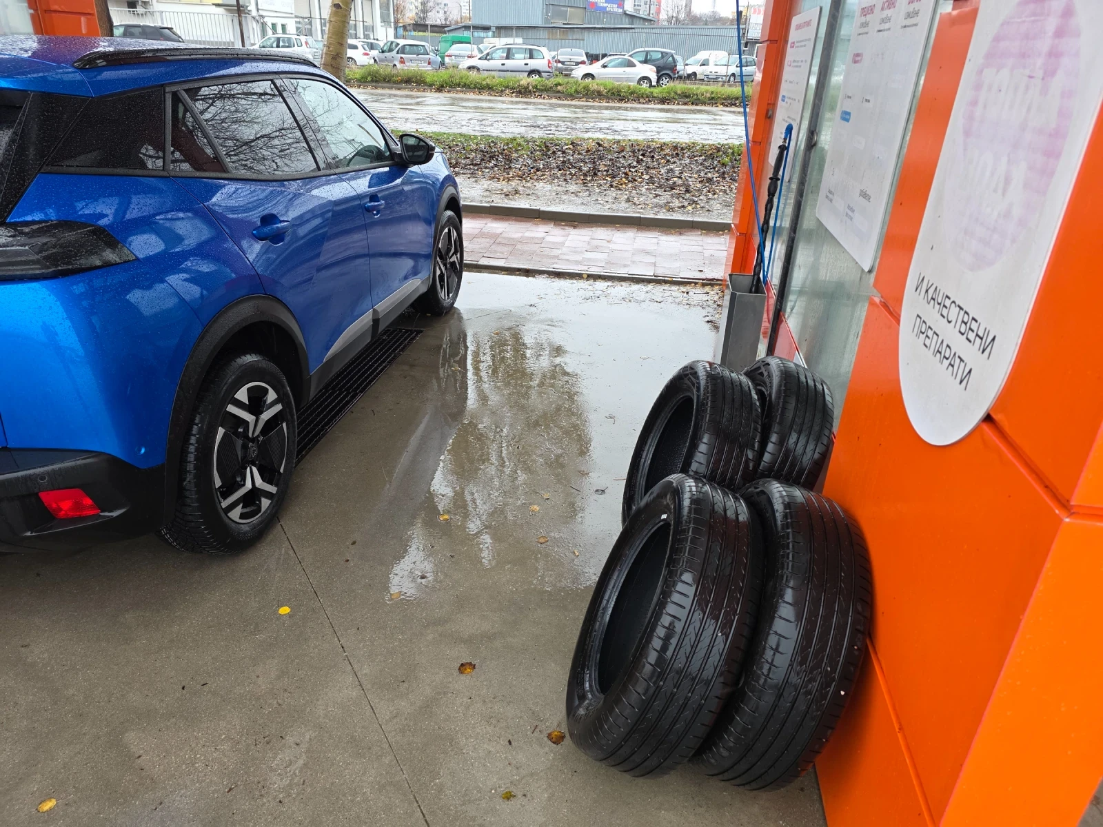 Гуми Летни 215/60R17, снимка 4 - Гуми и джанти - 54402676