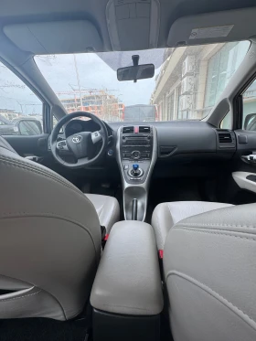 Toyota Auris 1.8 hibrid, снимка 6