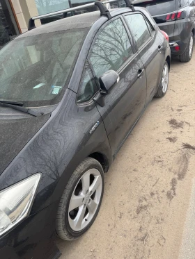 Toyota Auris 1.8 hibrid, снимка 3