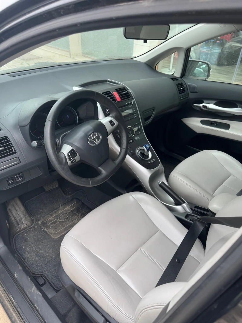 Toyota Auris 1.8 hibrid, снимка 5 - Автомобили и джипове - 42838965