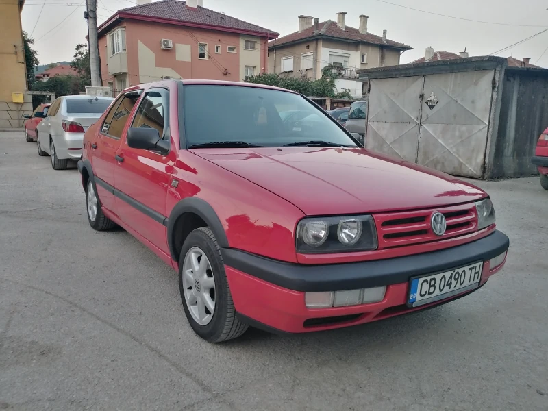 VW Vento 1.8, снимка 4 - Автомобили и джипове - 46928920