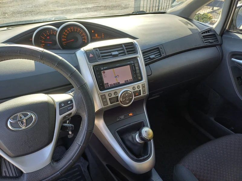 Toyota Verso 2.0* * * d4d* * , снимка 14 - Автомобили и джипове - 47840075