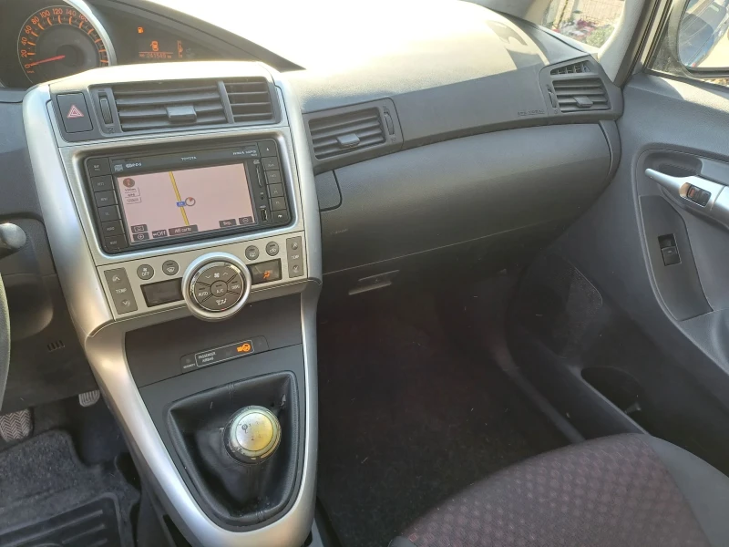 Toyota Verso 2.0* * * d4d* * , снимка 12 - Автомобили и джипове - 47840075