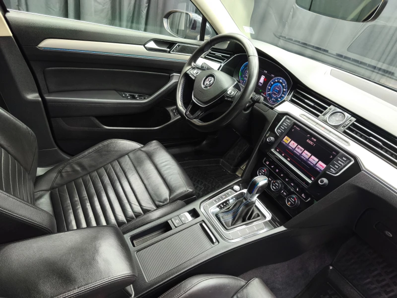 VW Passat GTE 1.4Tsi Autiomatic Plug In Hybrid* DIGITAL* FUL, снимка 13 - Автомобили и джипове - 52374475