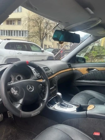 Mercedes-Benz E 320, снимка 8 - Автомобили и джипове - 53611820