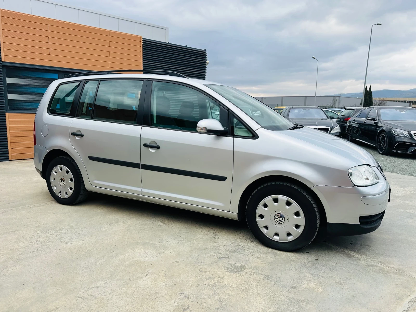 VW Touran 1.9TDI/Navi/6-скорости - изображение 4