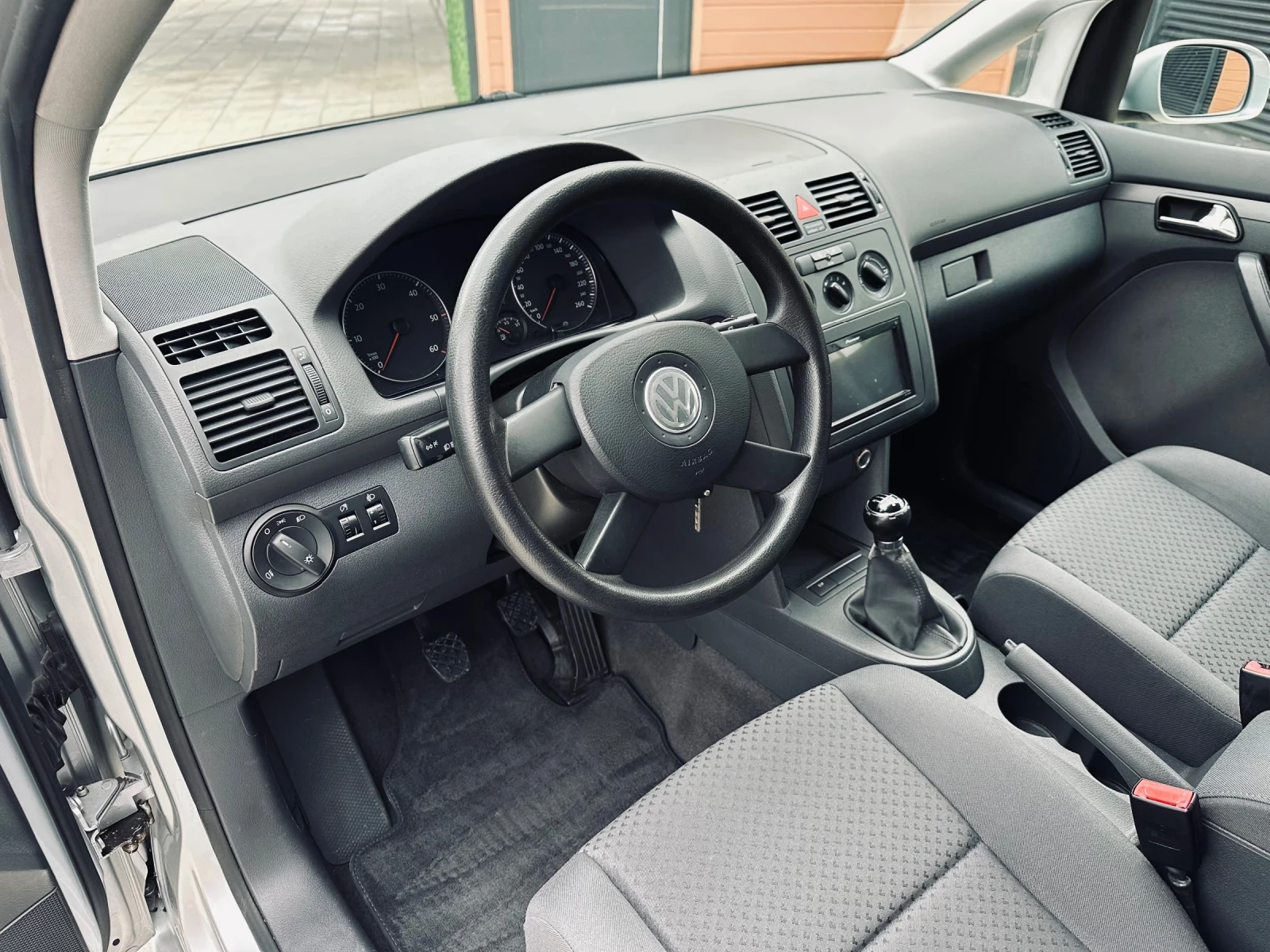 VW Touran 1.9TDI/Navi/6-скорости - изображение 10