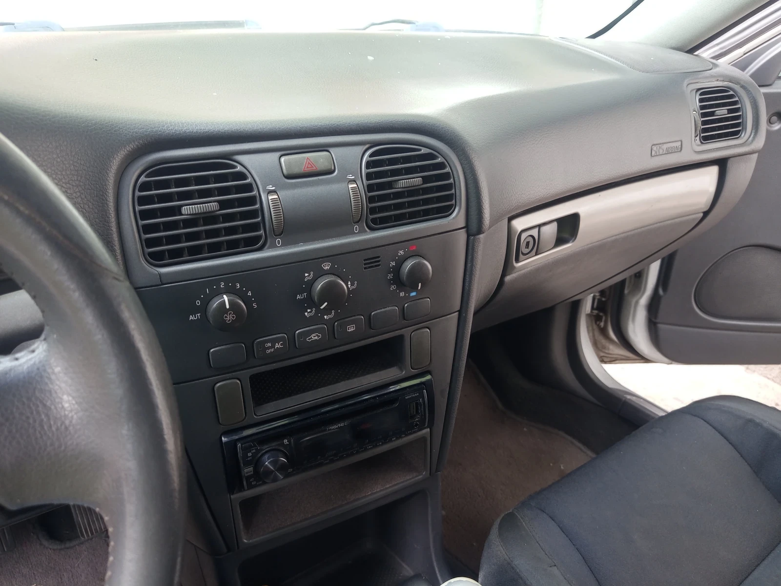 Volvo S40 1.9. 115kc. - изображение 8