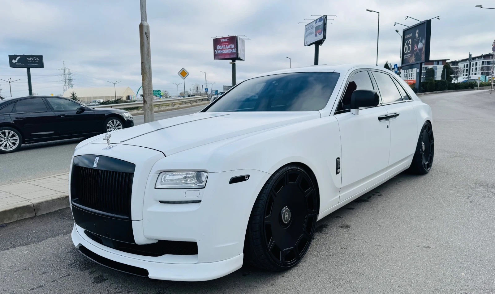 Rolls-Royce Ghost Предлага се и Собствен ЛИЗИНГ Black badge v12 600h - изображение 3